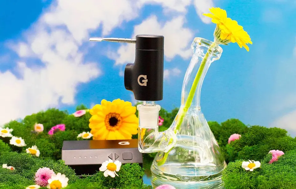 G Pen Hyer on a glass water piece