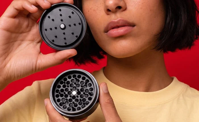 G Pen Slim Grinder held open to show the micro-rounded teeth
