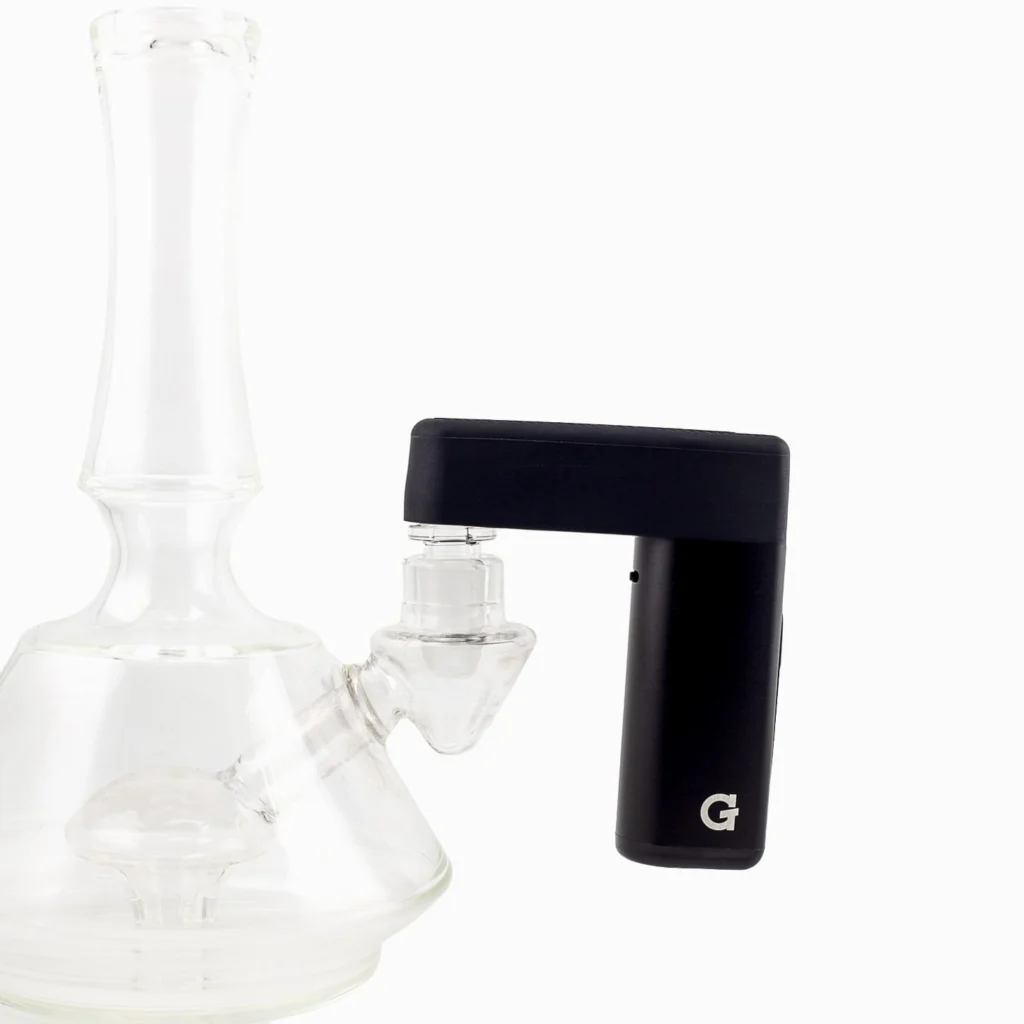 G Pen Micro II with the Rig Adapter connected to a glass water pipe